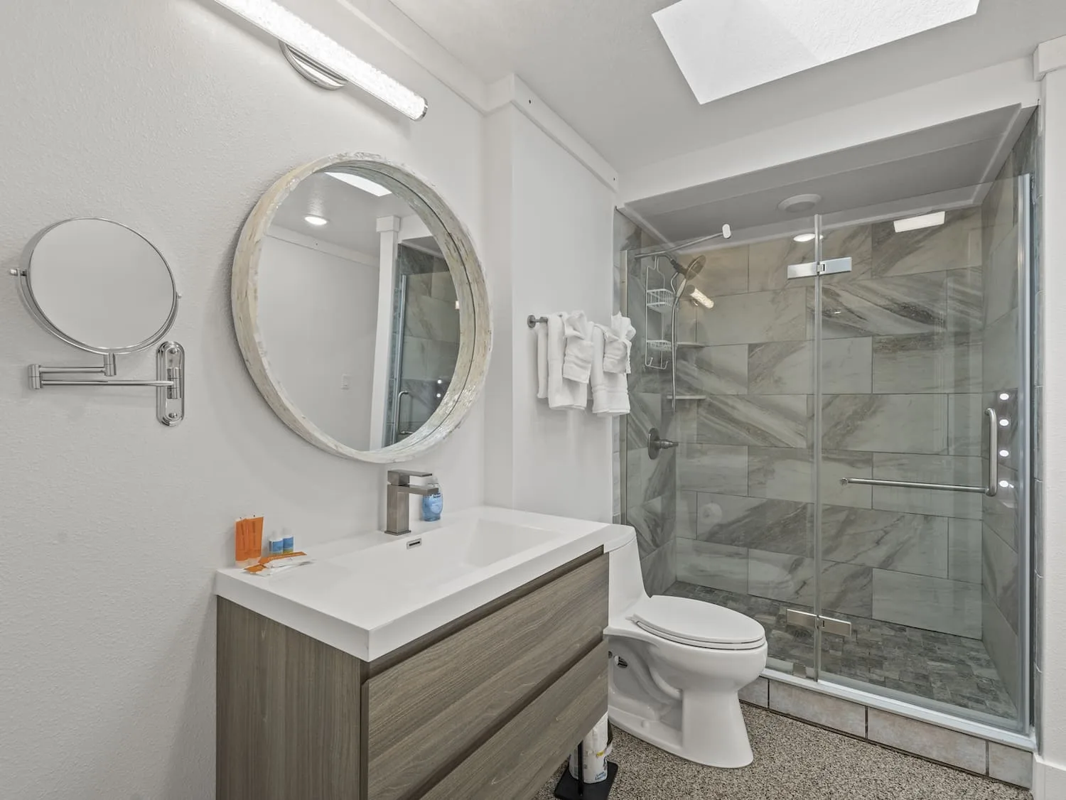051-Room-3-bathroom.jpeg